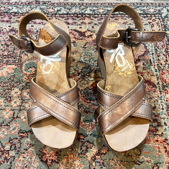 FINAL PRICE Ladies Metallic Wedges - Picture 1 of 6